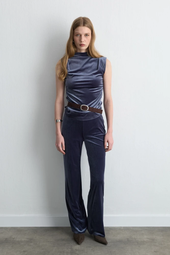 Dik Yakalı Büzgülü Kadife Bluz & Beli Lastikli Bol Paça Pantolon - Gri Takım - 1